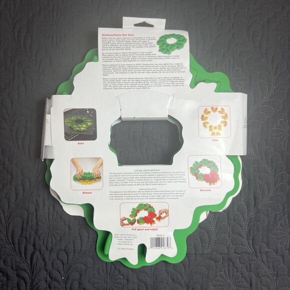 Create n Celebrate with Cupcakes Wreath Pull-a-Part Cupcake Mold Christmas  NEW! - Picture 2 of 14